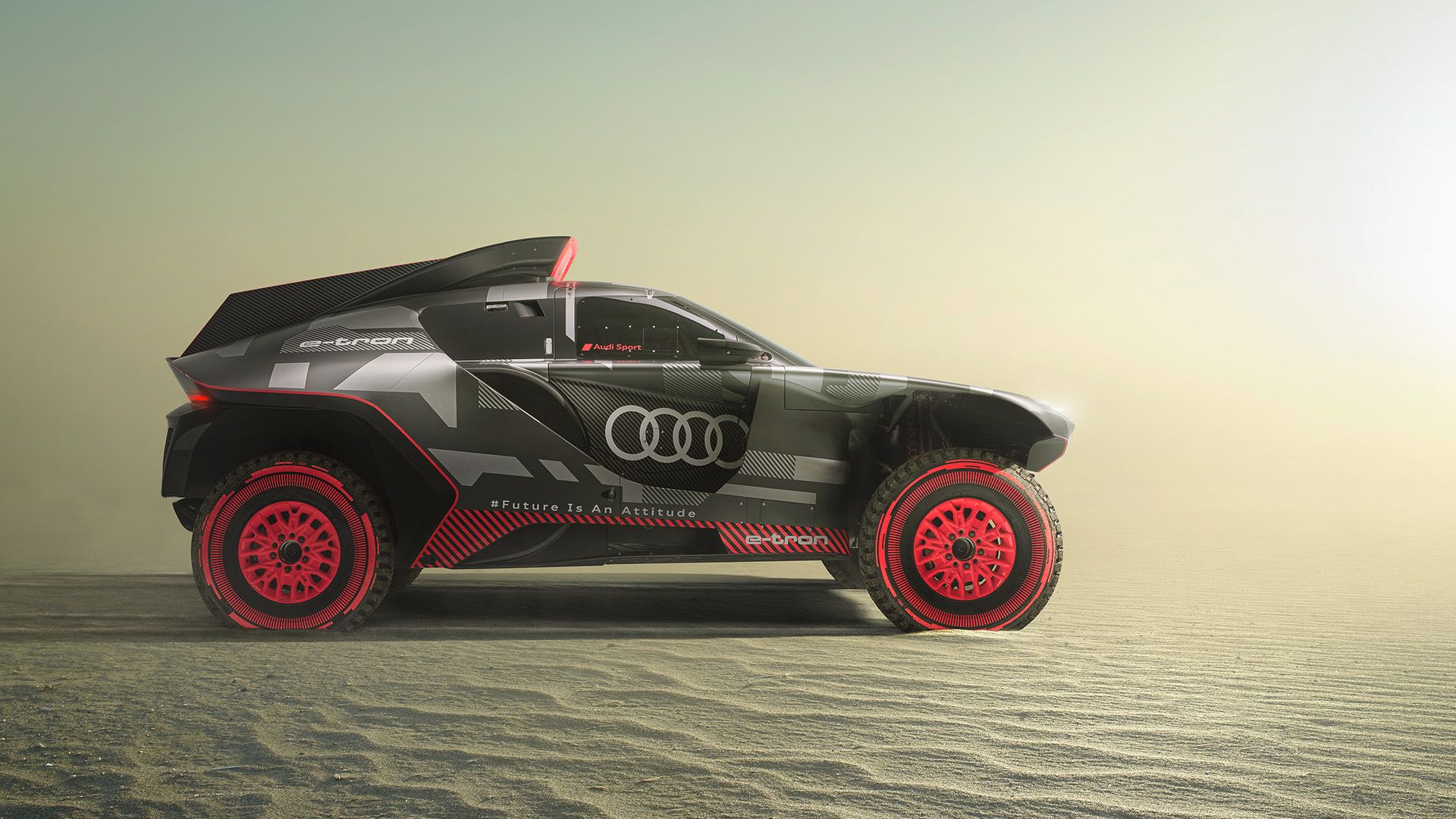 Profile view of the Audi RS Q e-tron, the vehicle for the Dakar Rally.