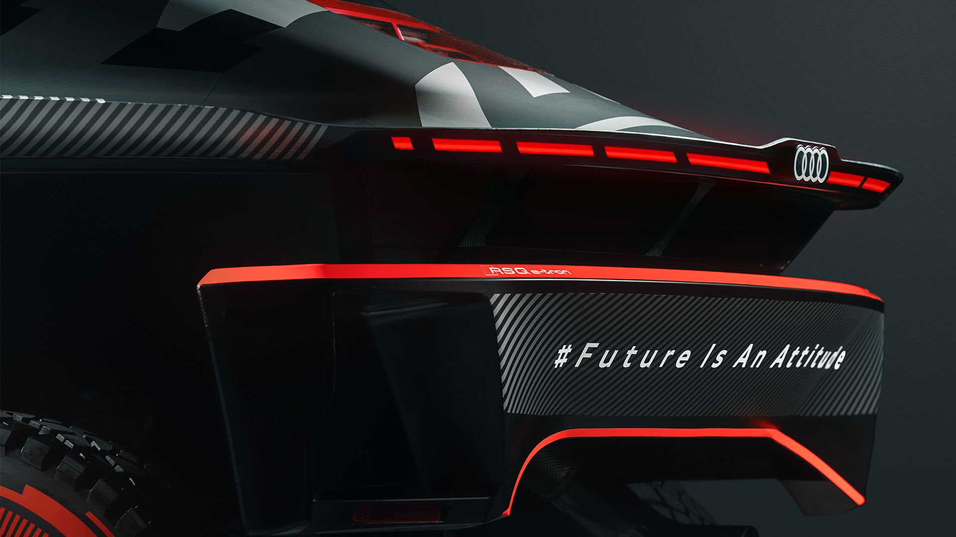 Close-up of the taillight of the Audi RS Q e-tron E2.