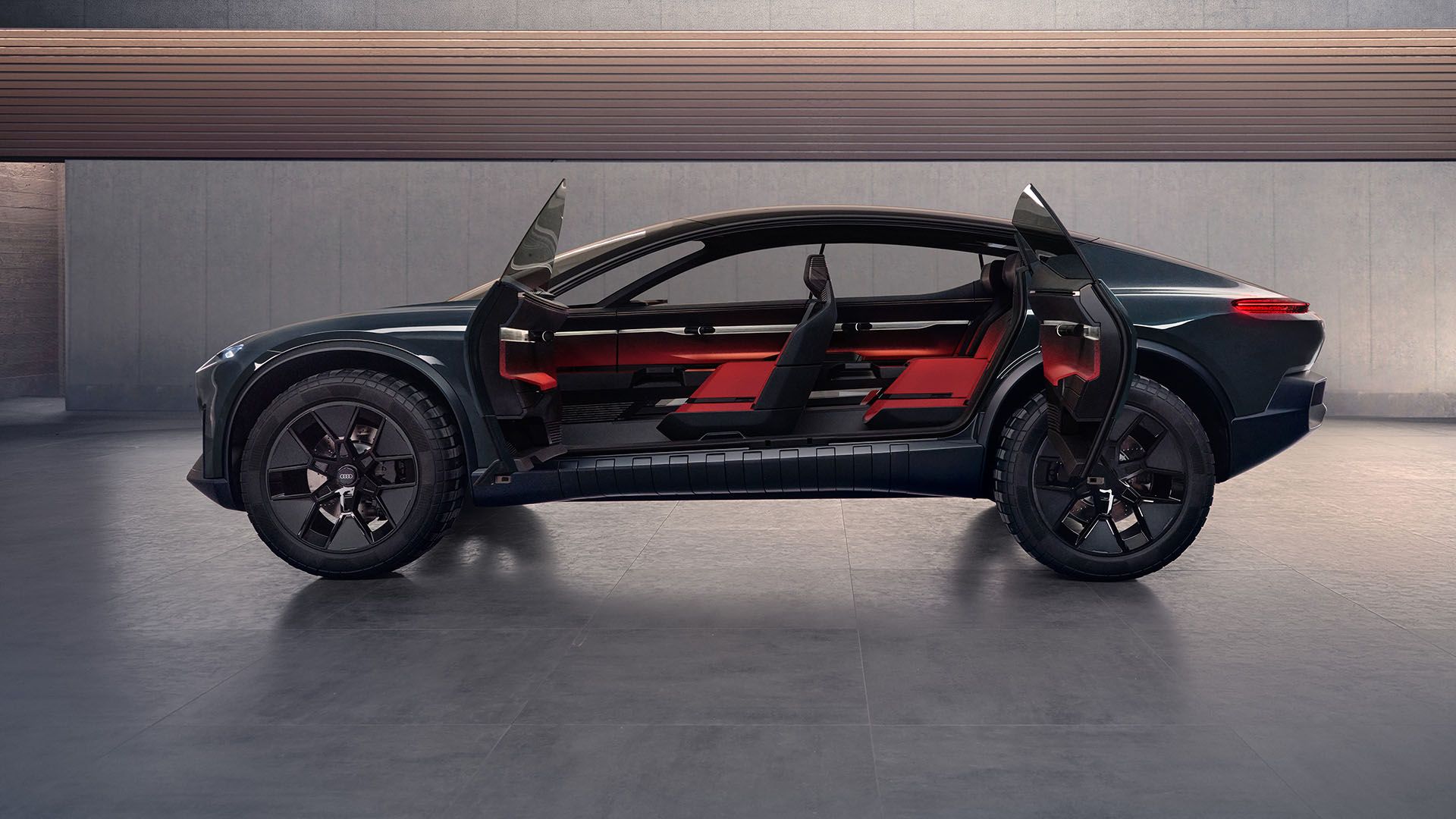 Le portiere di Audi activesphere concept sono aperte e consentono di vedere l'interno della vettura.
