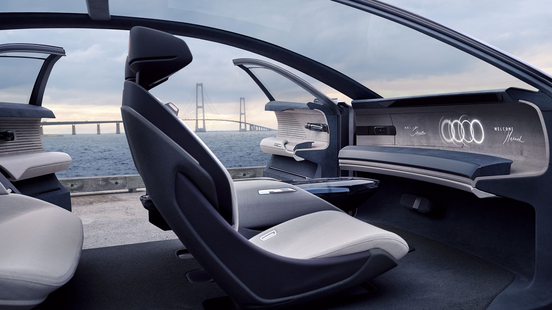 自动驾驶模式下奥迪 grandsphere 概念车驾驶舱的侧视图。