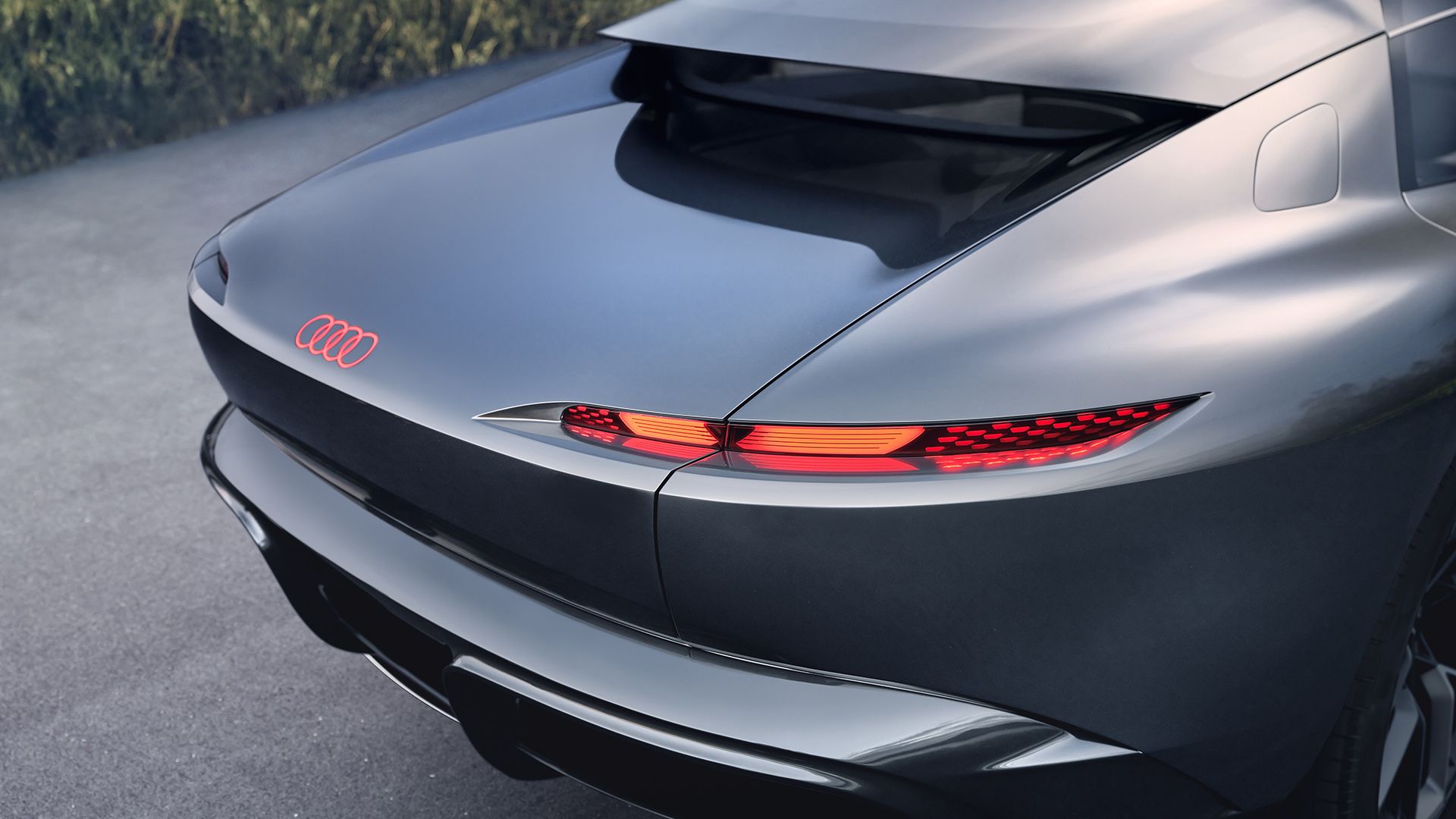 Zicht op de achterlichten van de Audi grandsphere concept.