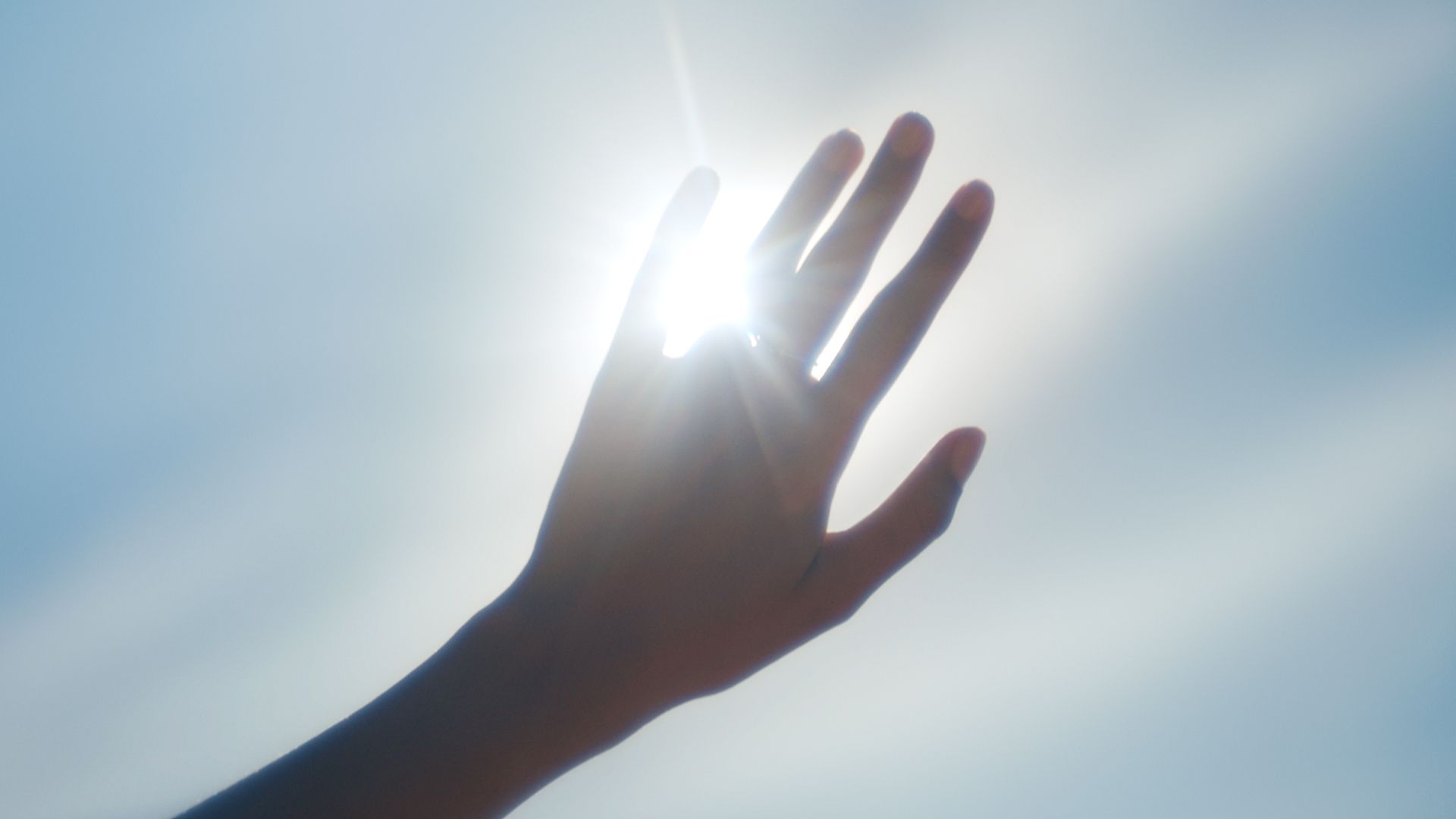 Hand im Sonnenlicht