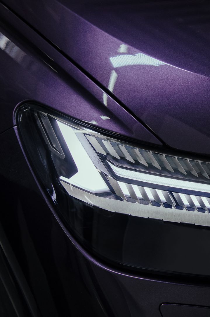Close-up van de koplamp van de nieuwe Audi Q4 e-tron.
