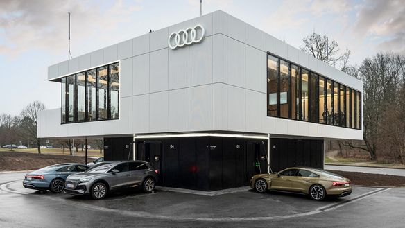 奥迪充电中心 (Audi charging hub)：高端充电体验