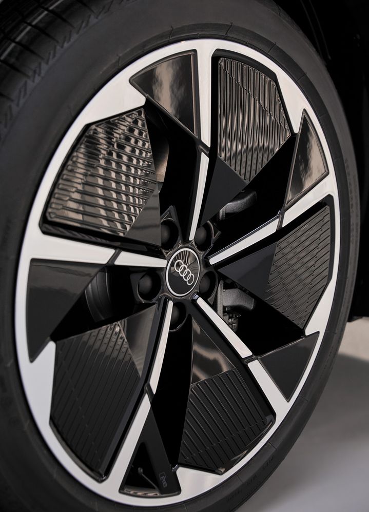 A black Audi Sport alloy wheel for the Audi Q4 e-tron. 