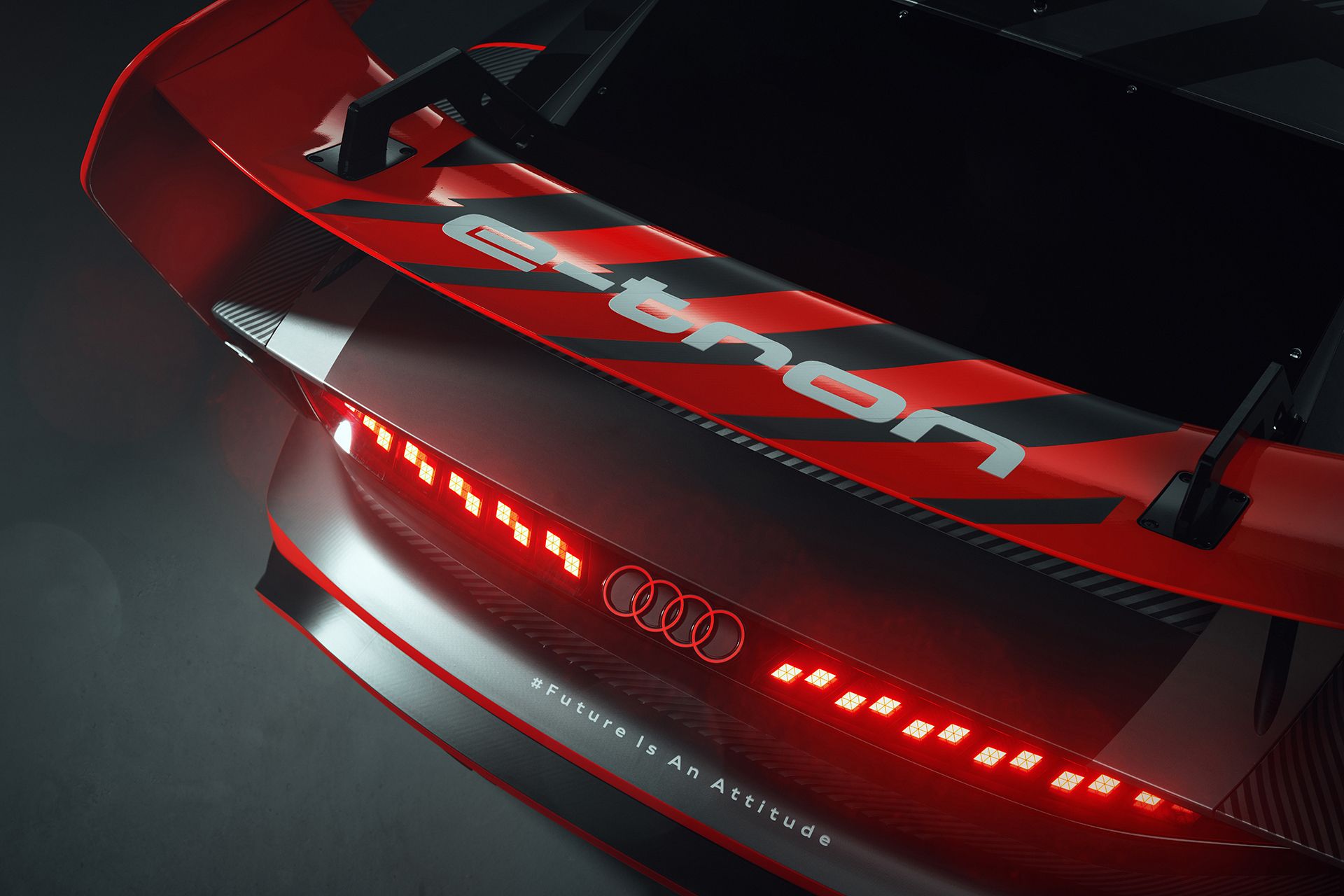 Detail des Heckspoilers des Audi S1 Hoonitron