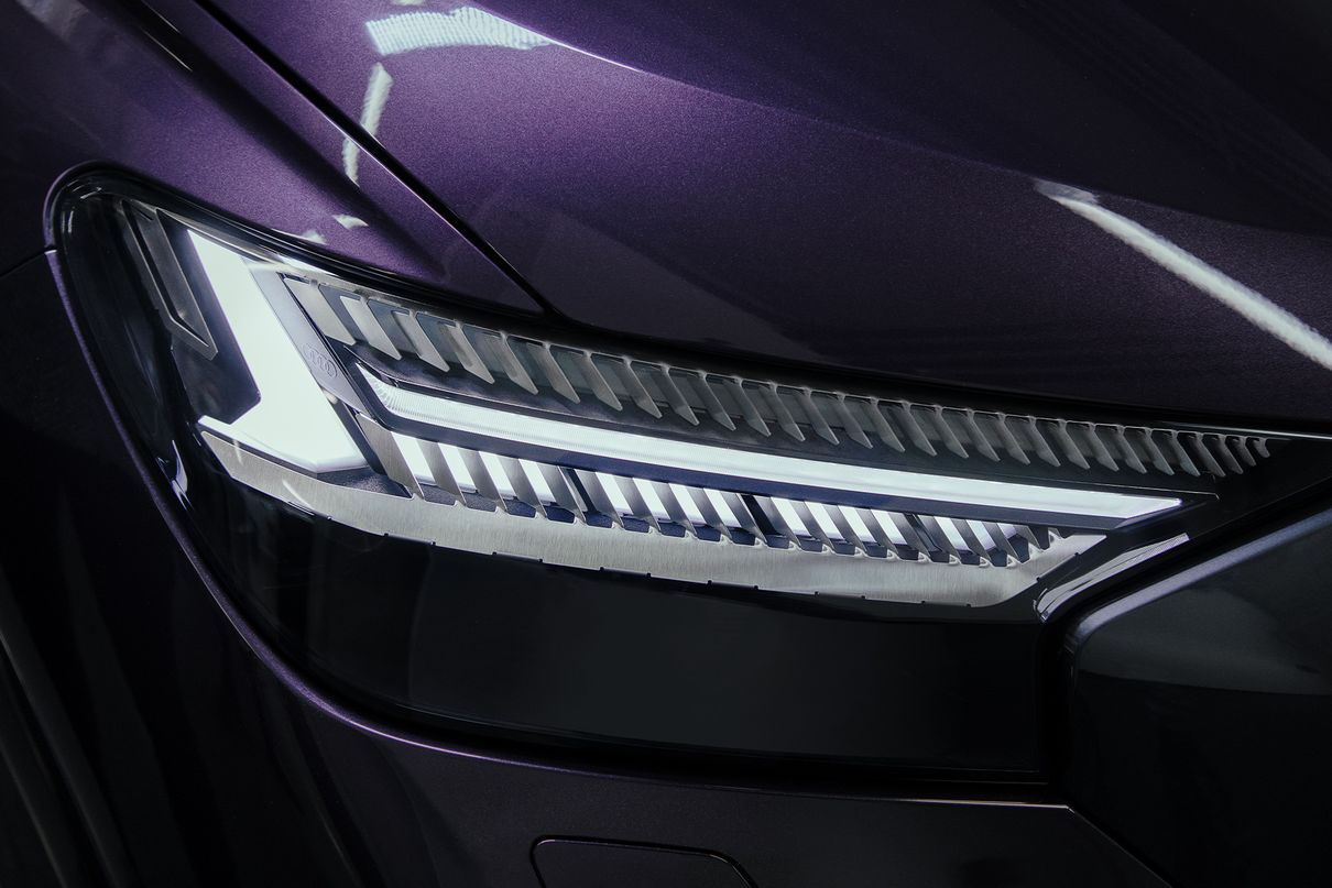 Detailfoto van de koplamp van de Audi Q4 e-tron.