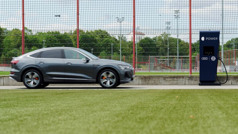 Audi e-tron Sportback at the training ground
