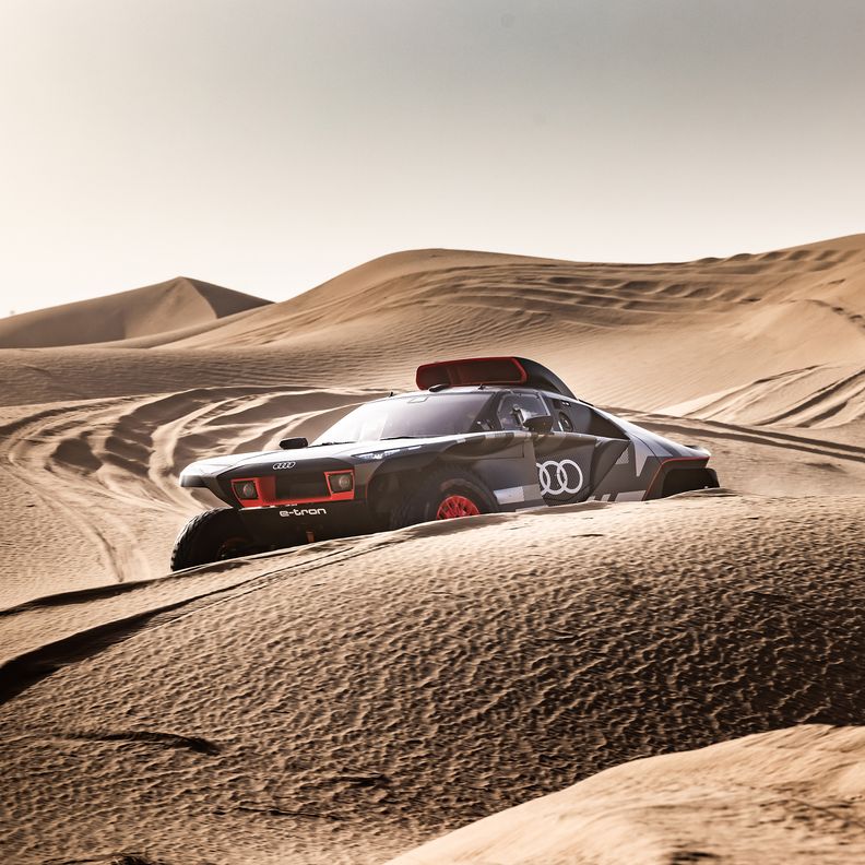 The Audi RS Q e-tron driving through the desert.