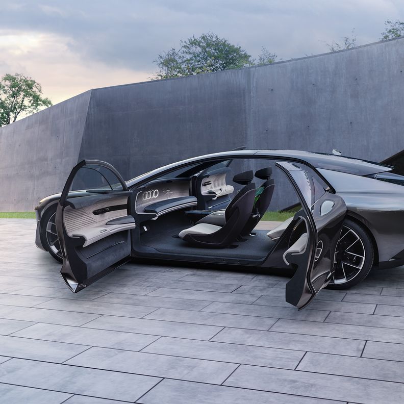 Side view of the Audi skysphere concept¹