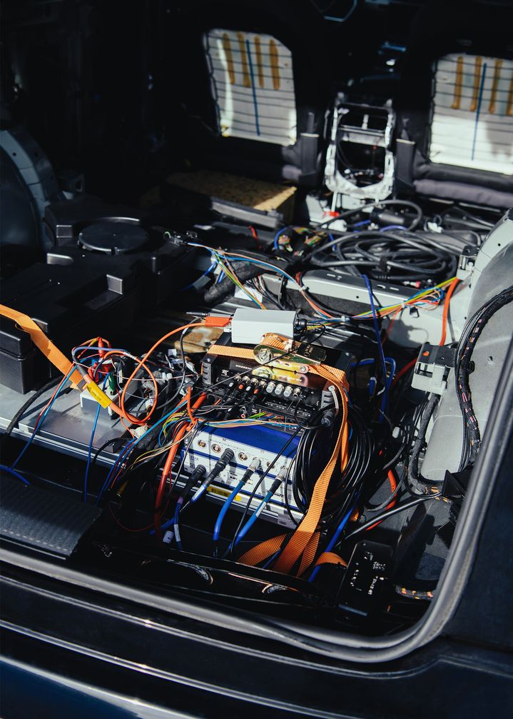 Vista de los sistemas electrónicos del vehículo prototipo Brutus.