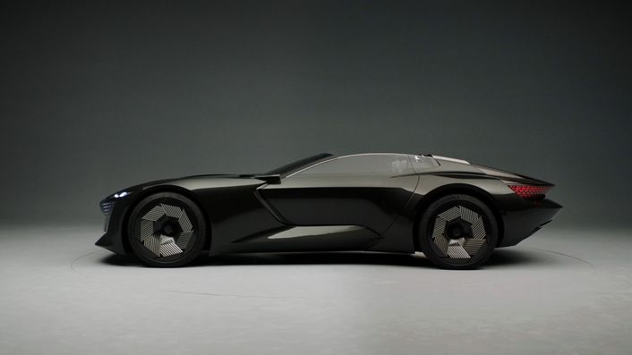 Shapeshifting from roadster to lounge on wheels
