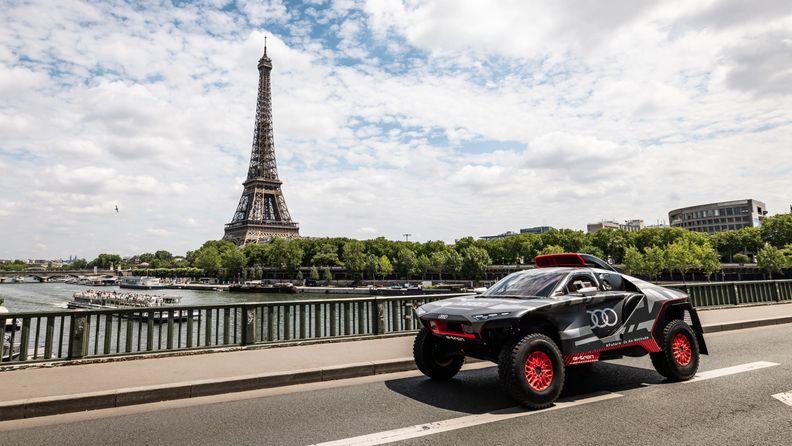 Der Audi RS Q e-tron in Paris. (Headline)