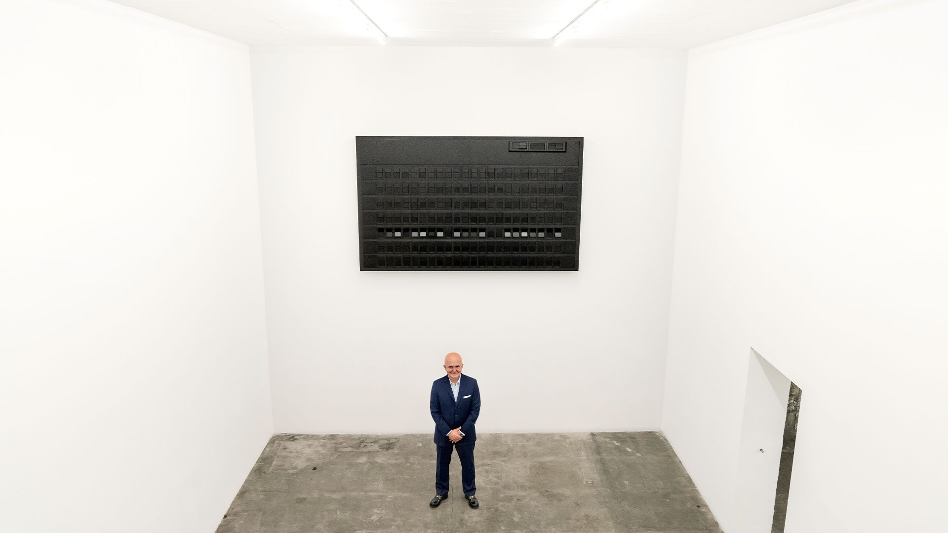 Christian Boros nel suo bunker convertito in galleria d'arte.
