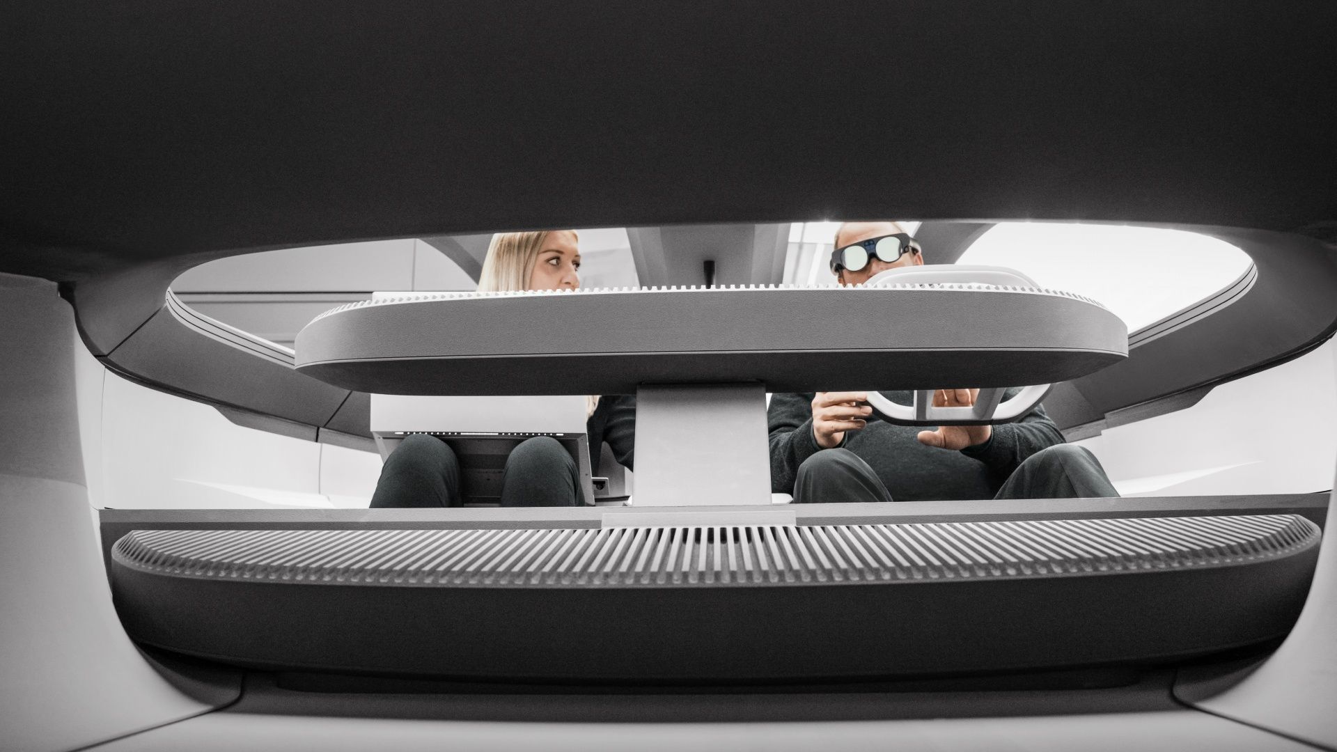 Durchblick in das Cockpit des Audi activesphere concept.