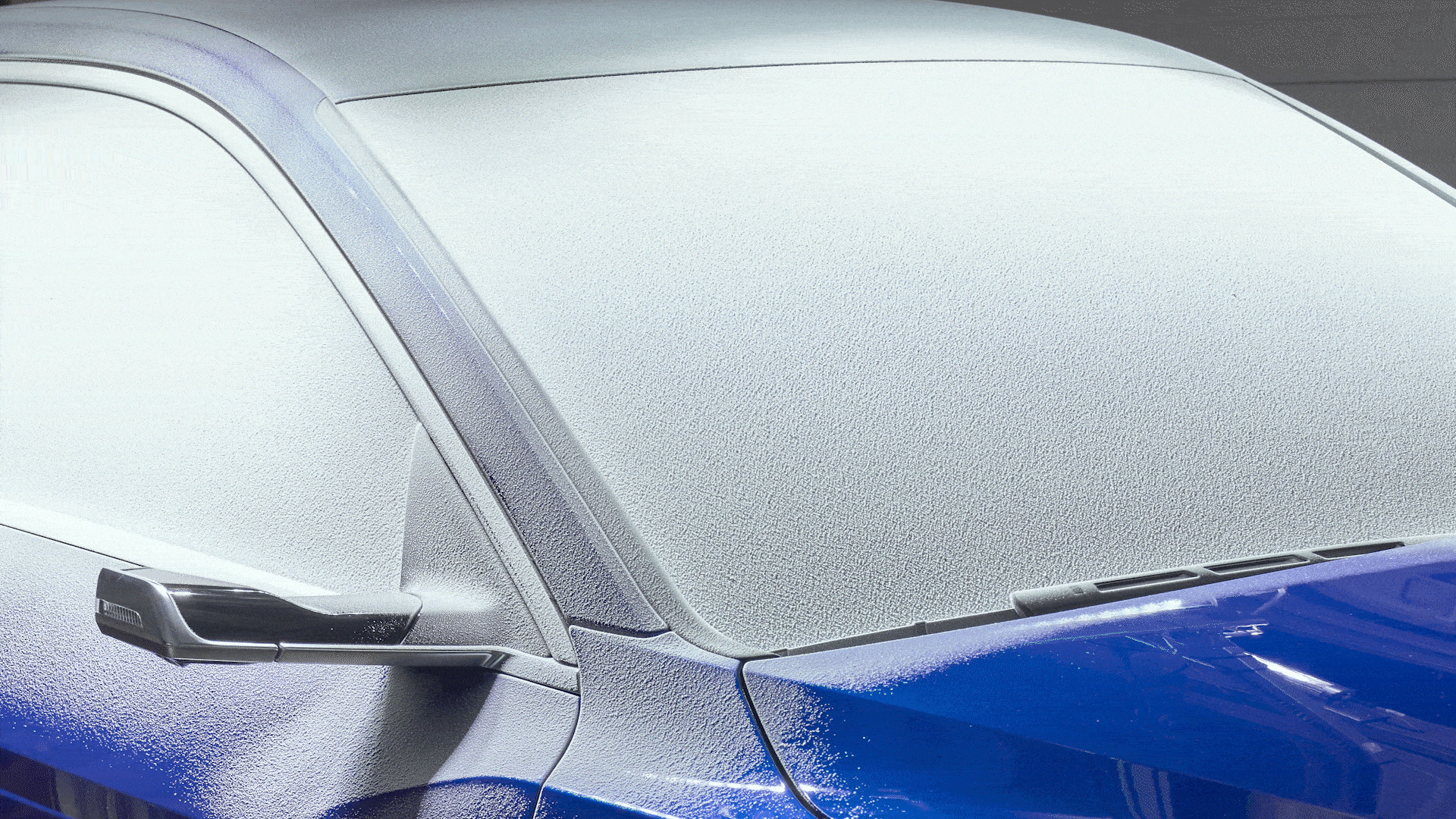 The iced-up front windscreen of the Audi SQ8 Sportback clears.