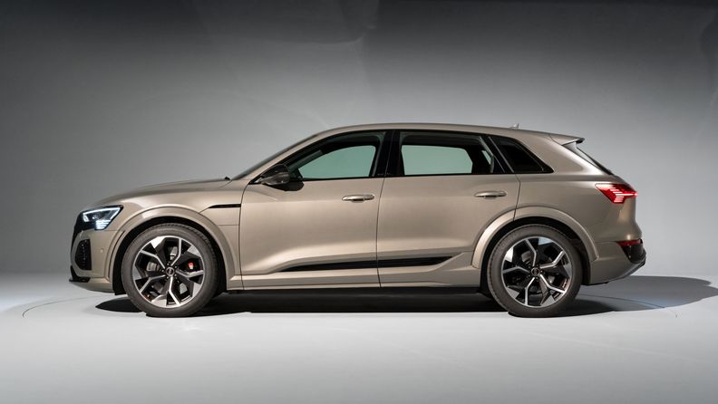 Side view of the Audi SQ8 e-tron.
