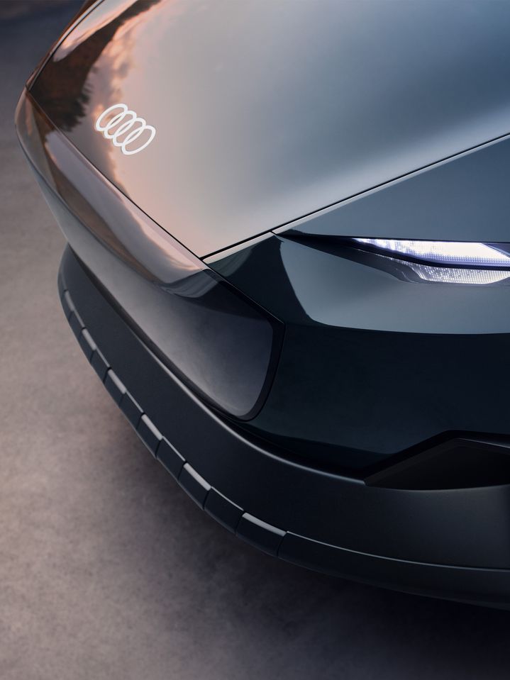Audi’nin tekli şasisi şeffaftır.