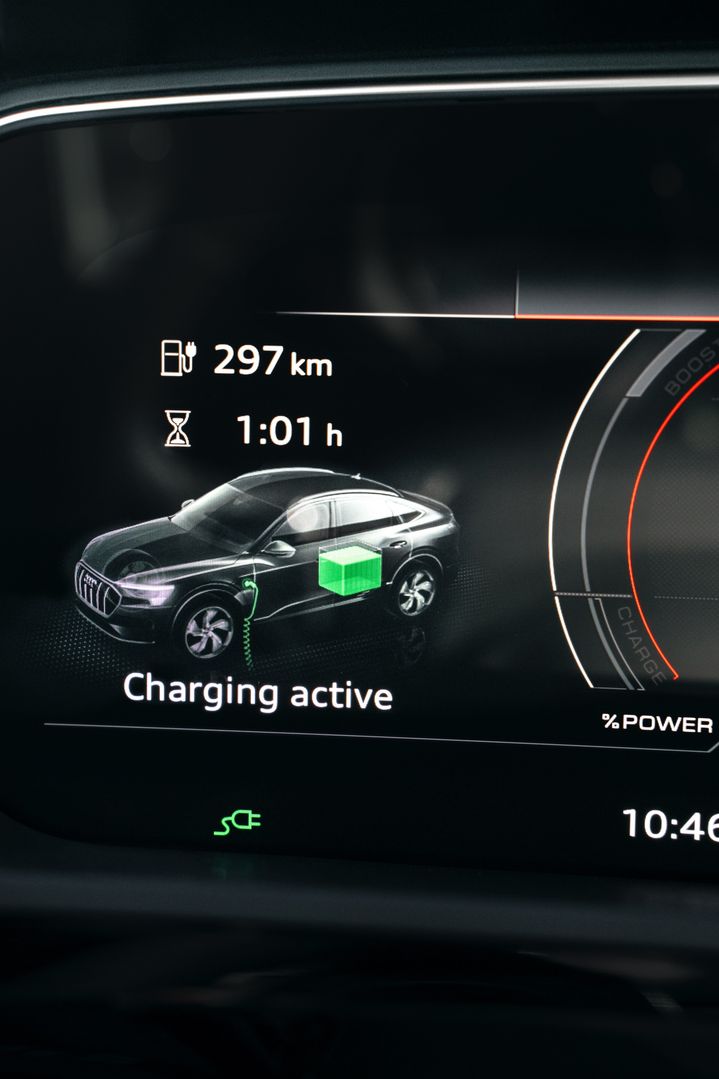 Battery indicator of the Audi SQ 8 e-tron.