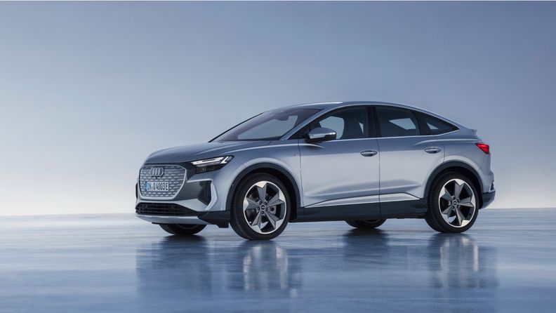 Side view of the Audi Q4 e-tron. 