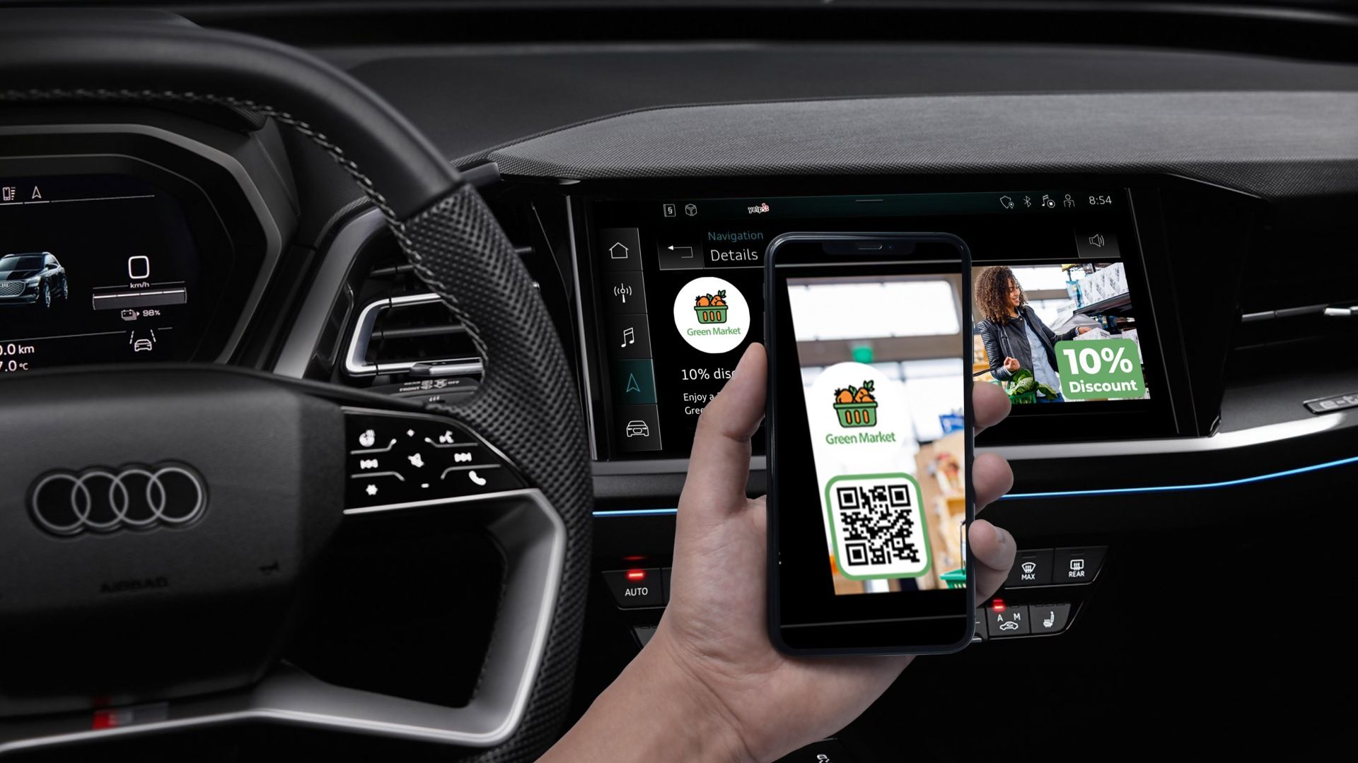 Un smartphone escanea la oferta de un POI en la MMI de Audi.