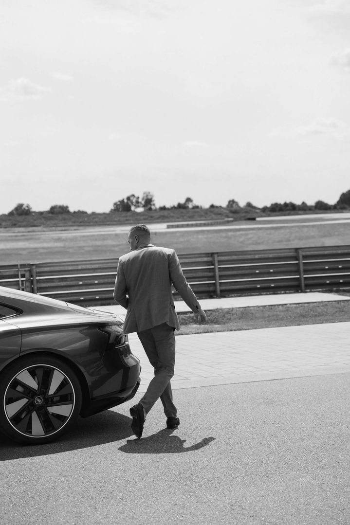 Henrik Wenders at the rear of the Audi e-tron GT quattro.