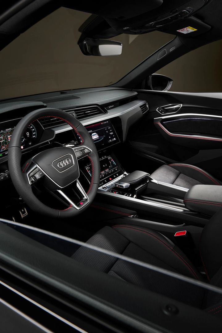 View of the interior of the Audi Q8 e-tron edition Dakar.